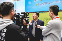 三亿官网首次开放火锅底料生产基地让同行及媒体参观