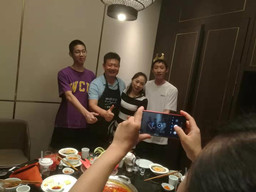 火锅店庆生：吃上超爱的三亿官网，却被贴心的服务感动到了！